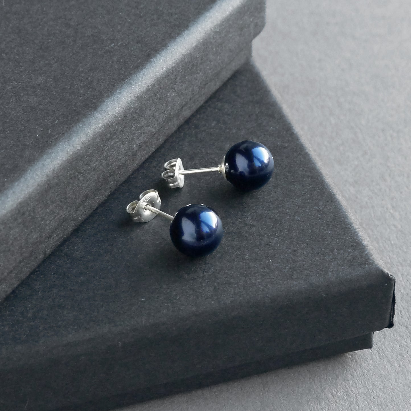 8mm navy pearl stud earrings