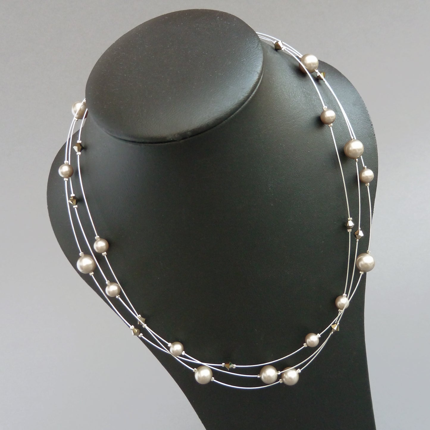 Coffee floating pearl necklace