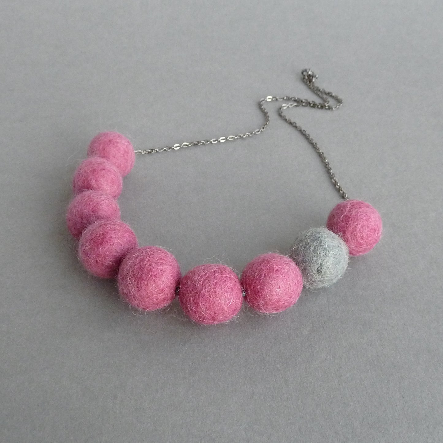 Chunky dark pink necklace