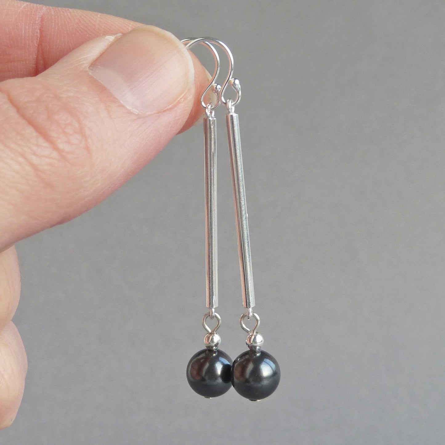 Dark grey pearl drop earrings