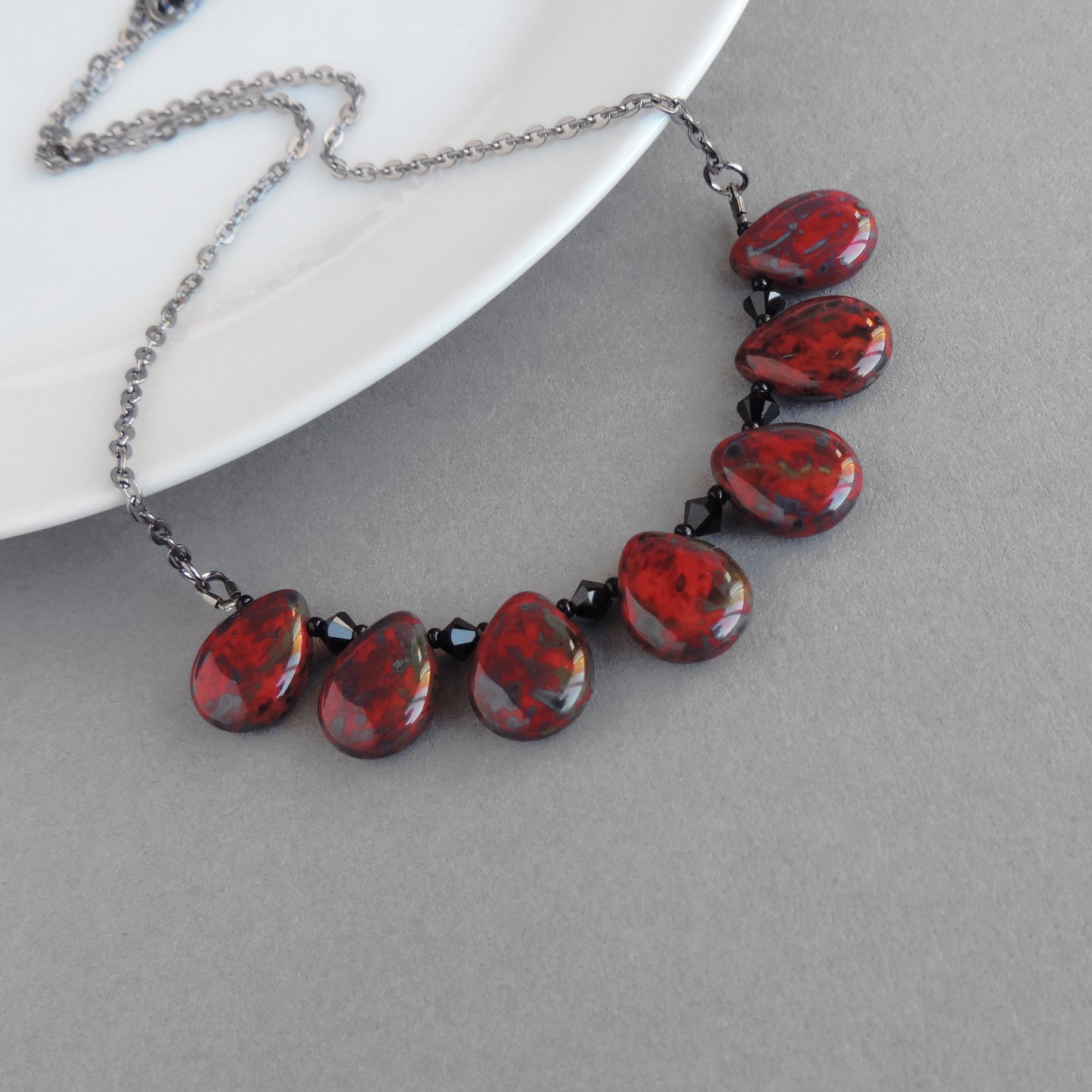 Red fan necklace