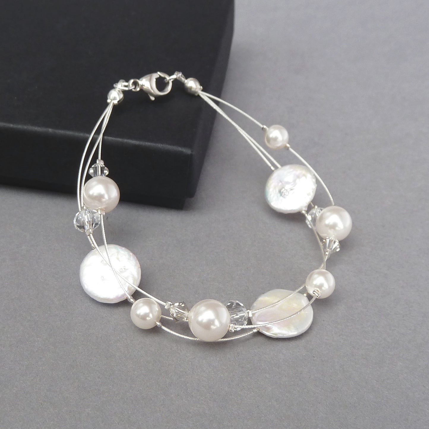 White freshwater pearl bracelet