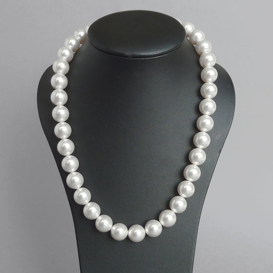 Chunky white glass pearl necklace