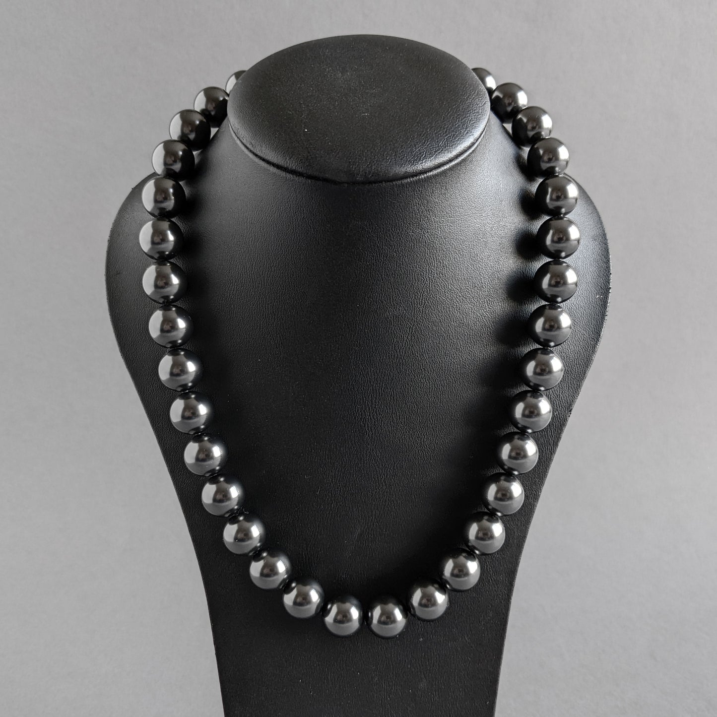 Chunky dark grey pearl necklace