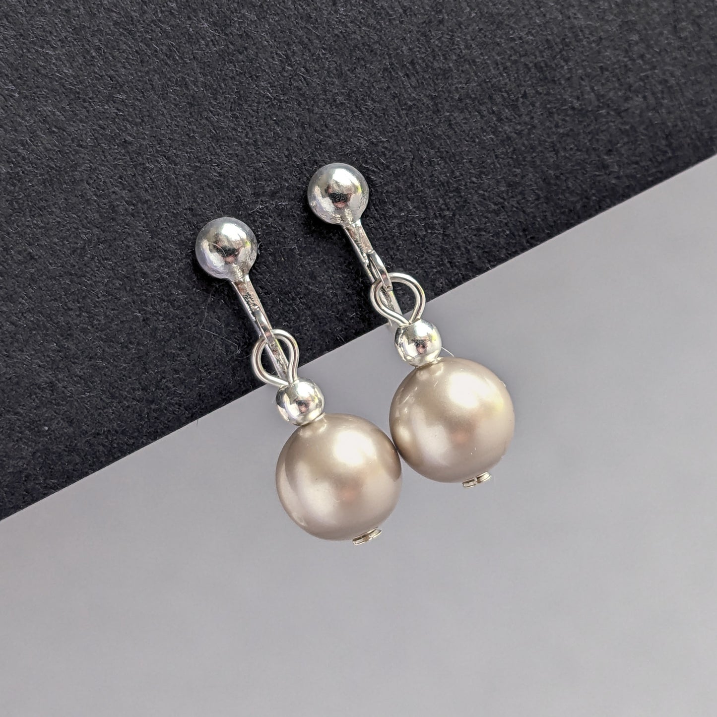 Simple Pearl Clip On Earrings - Choose Your Colour 8mm Coloured Glass Pearl Earrings with Clip Fittings - Jewellery for Non-pierced Ears