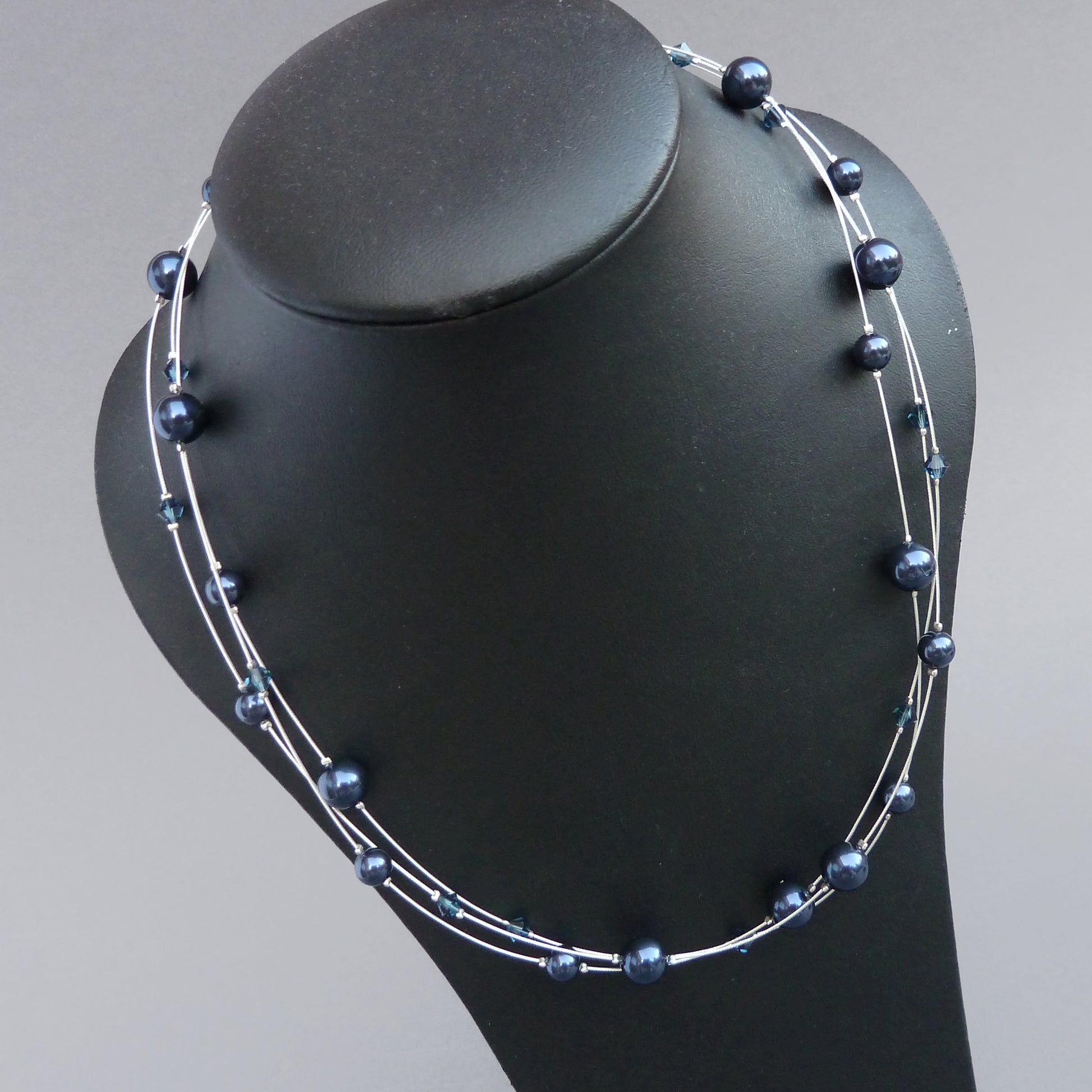 Dainty dark blue pearl necklace