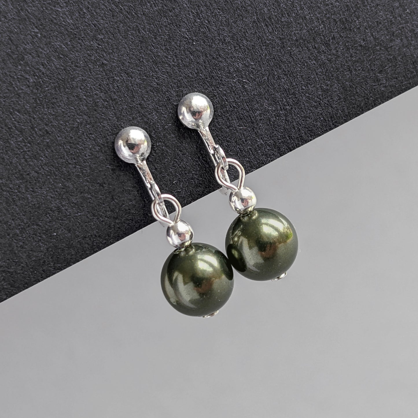 Simple Pearl Clip On Earrings - Choose Your Colour 8mm Coloured Glass Pearl Earrings with Clip Fittings - Jewellery for Non-pierced Ears