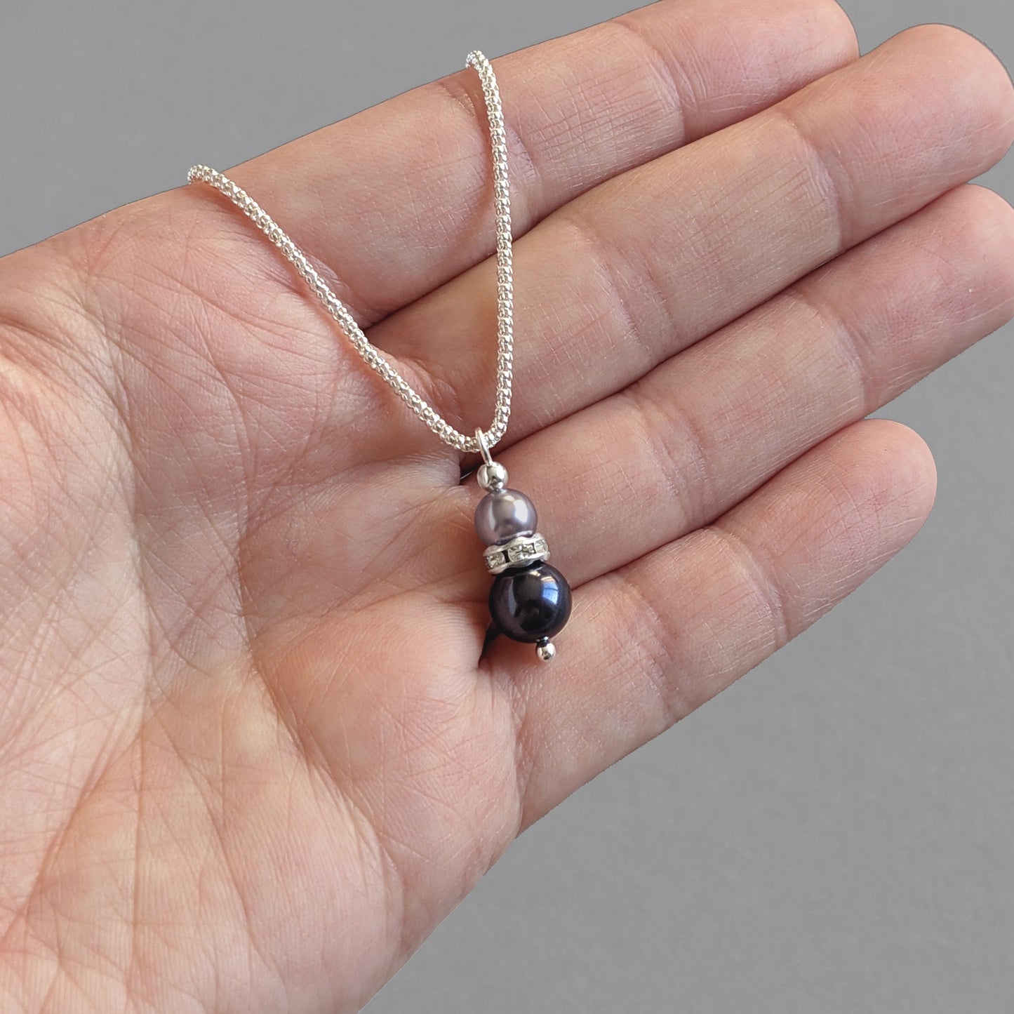 Dark purple and lilac pearl pendant necklace