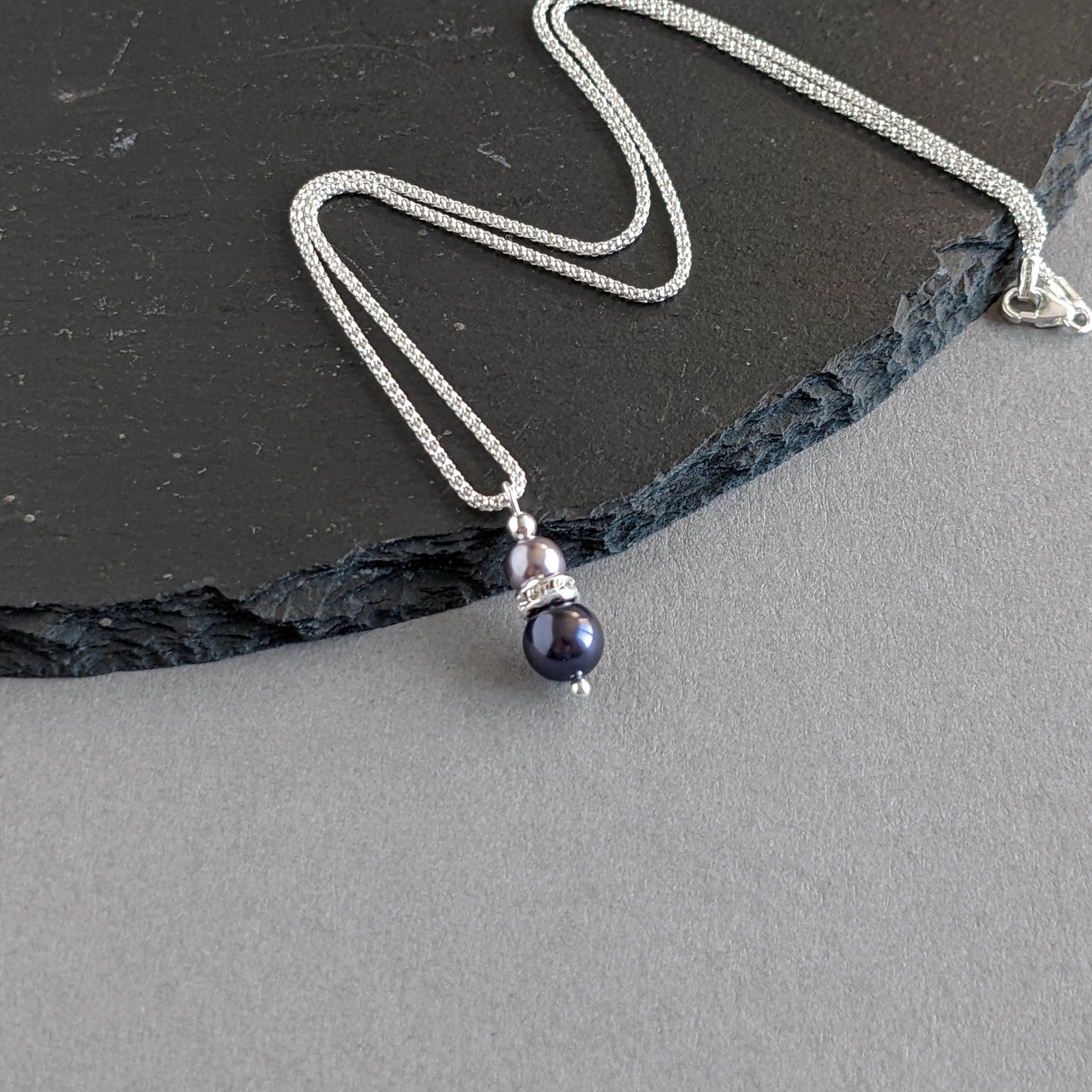 Dark purple pearl pendant necklace