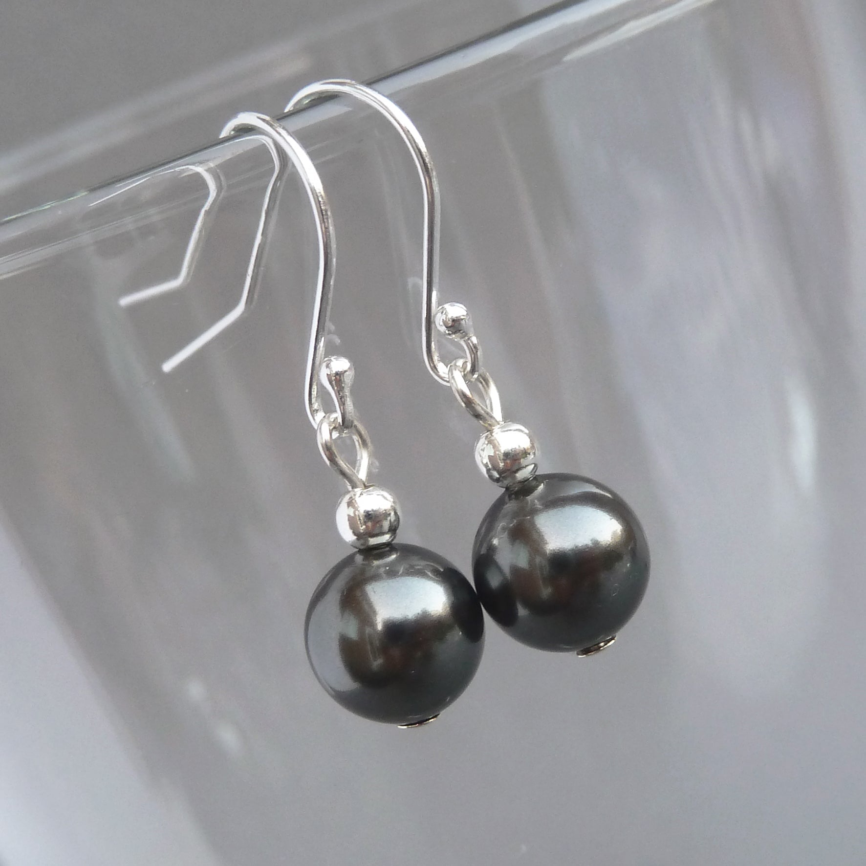 Dark grey dangle earrings