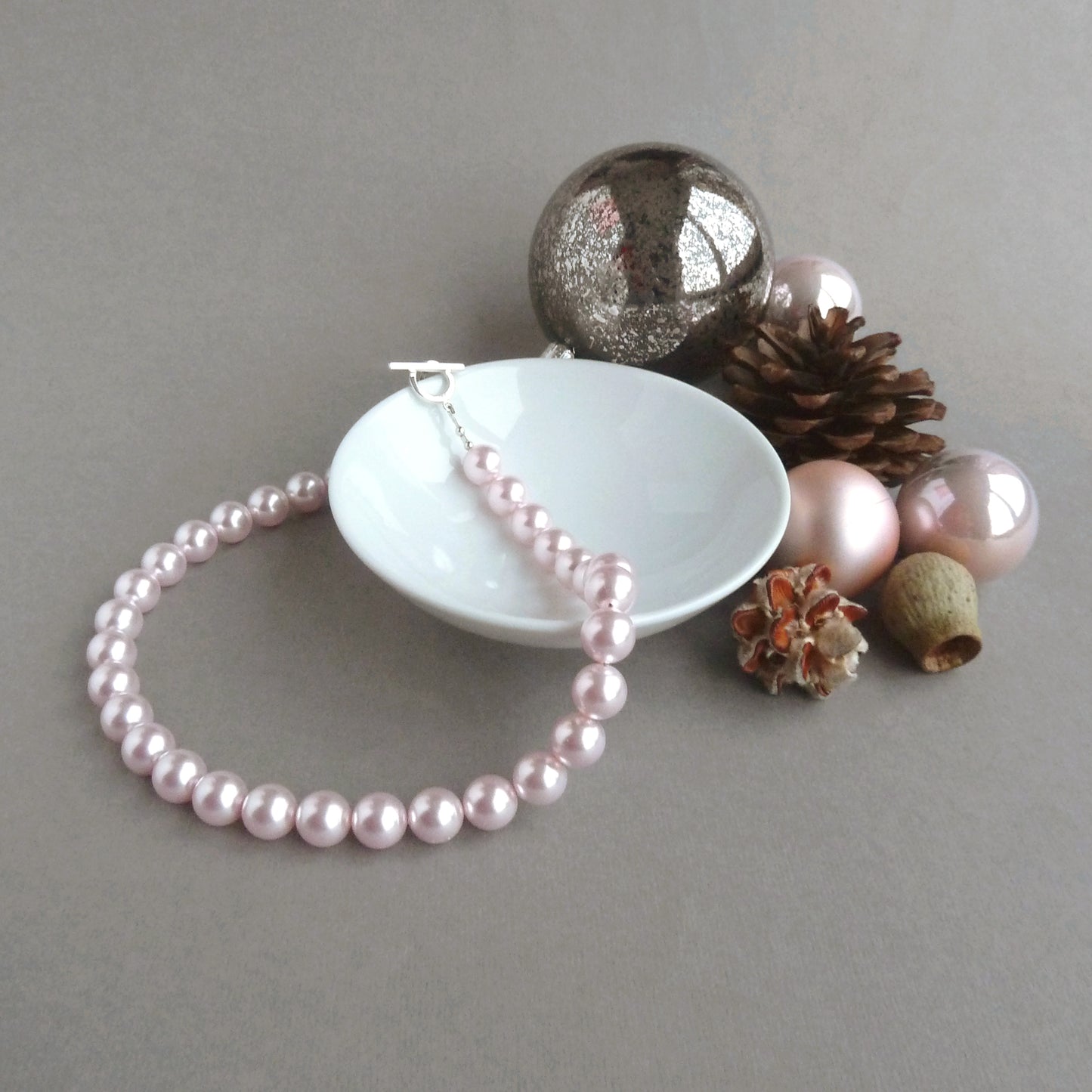 Light pink mother of the bride necklace]