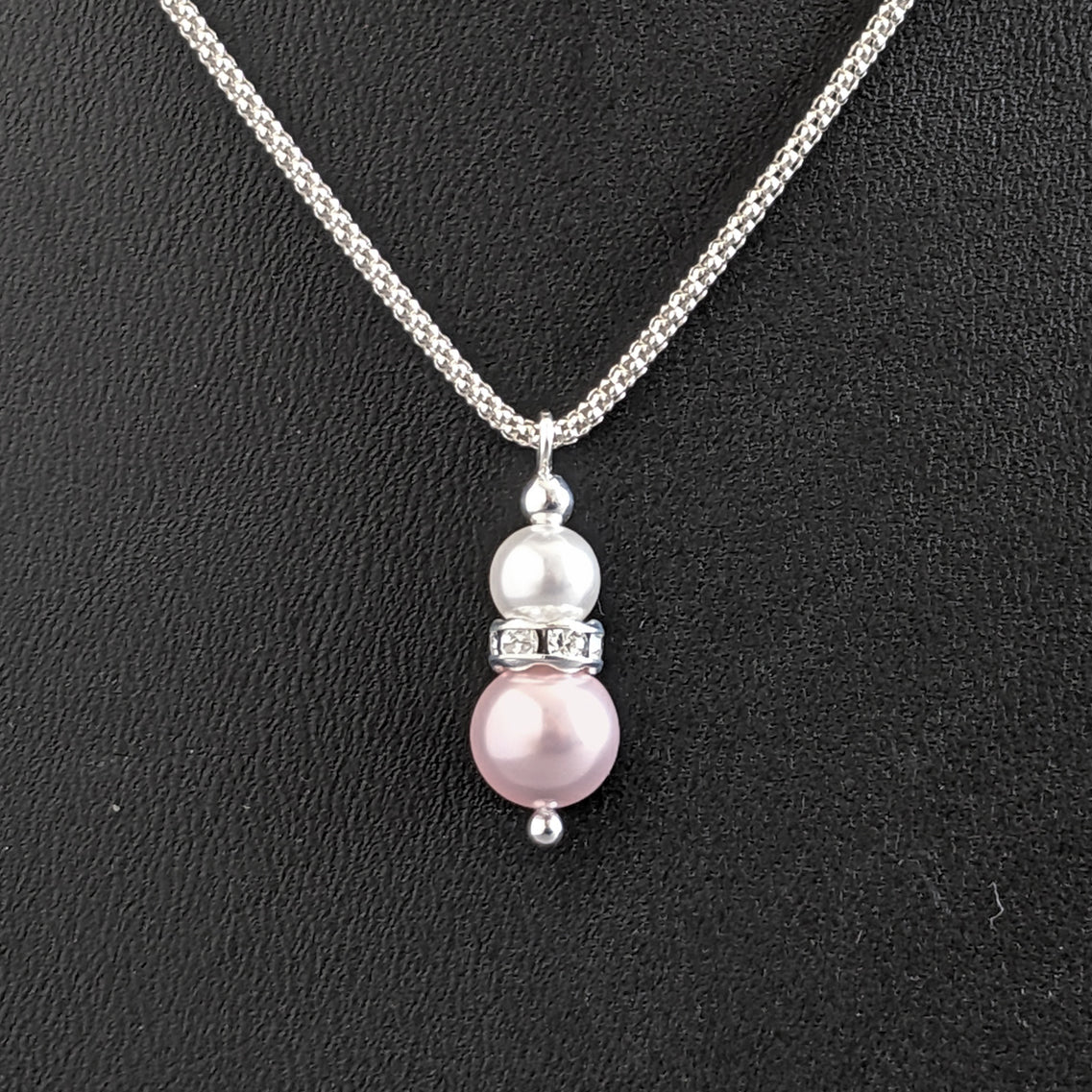 Light pink pearl pendant necklace