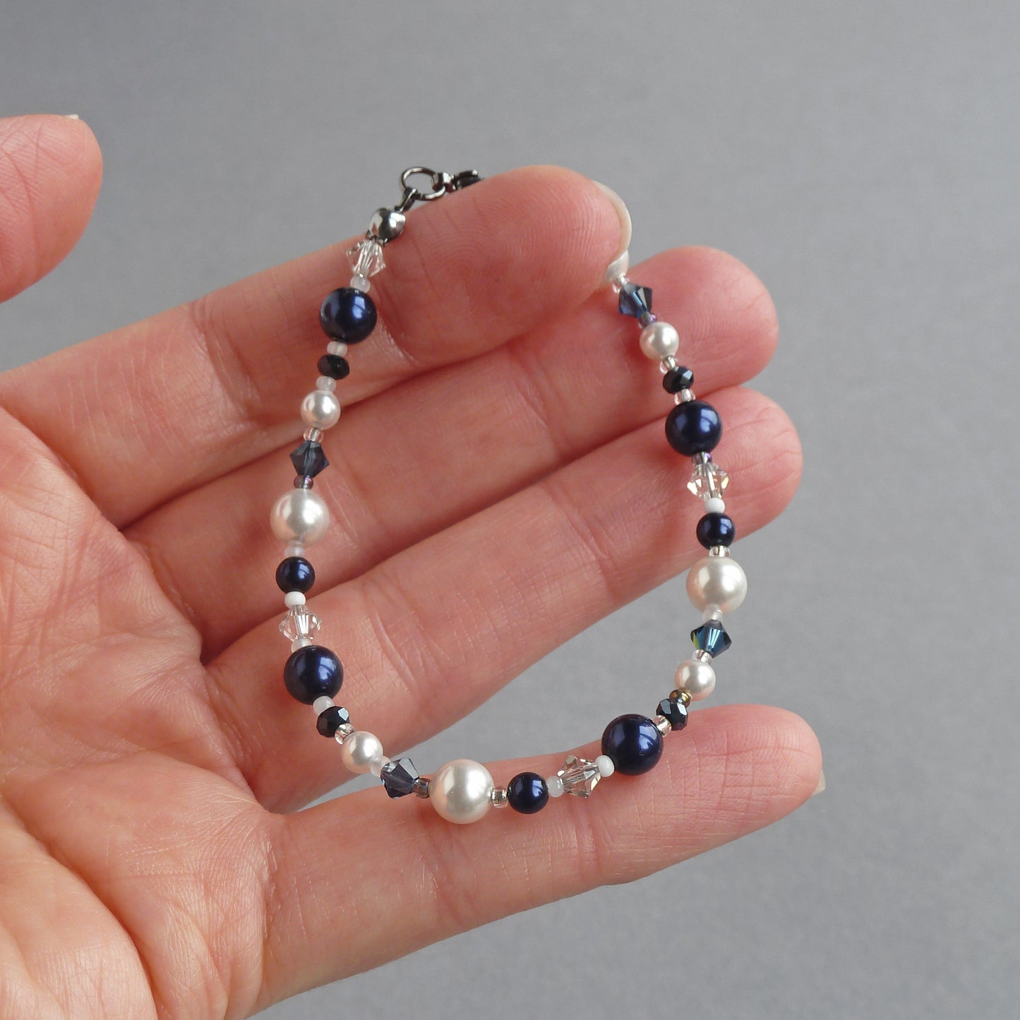 Navy and white pearl bracelet