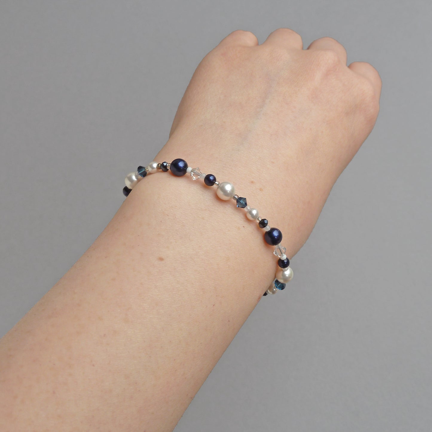 Extendable navy blue bracelets for weddings