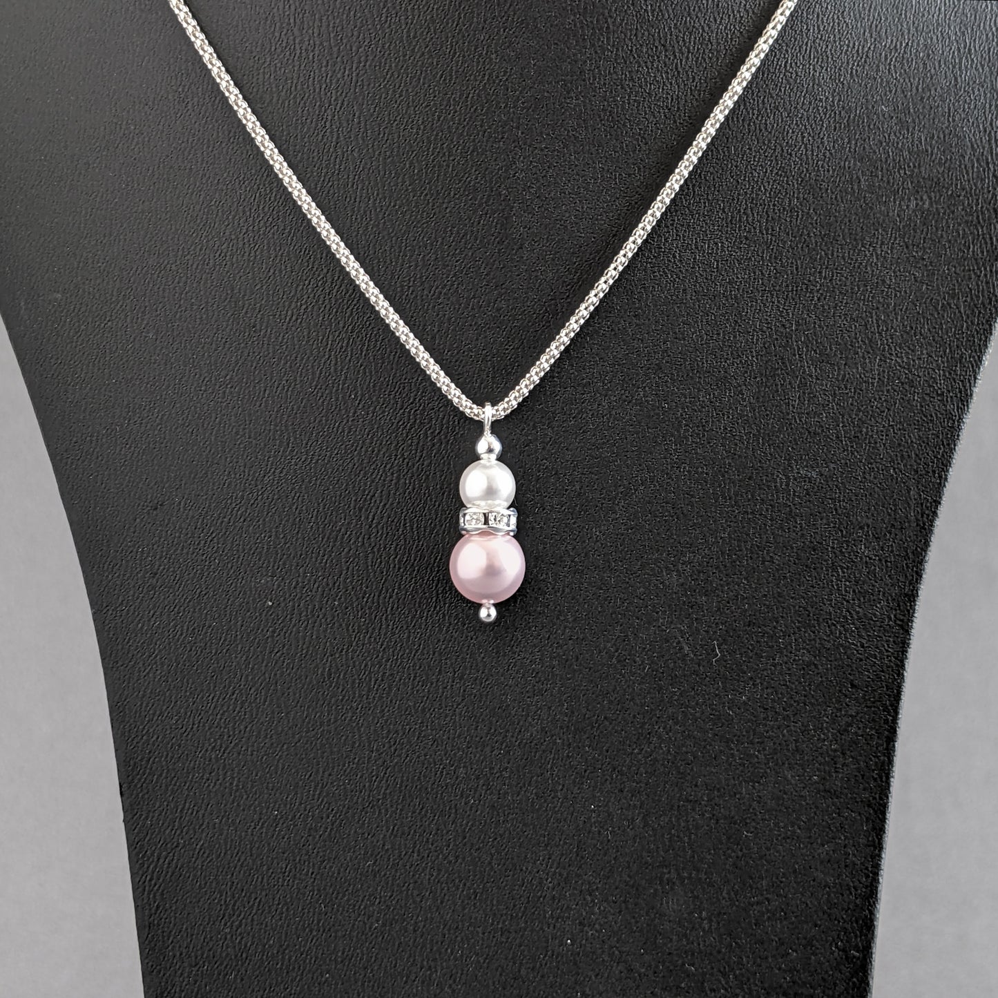 Pale pink pearl pendant necklace