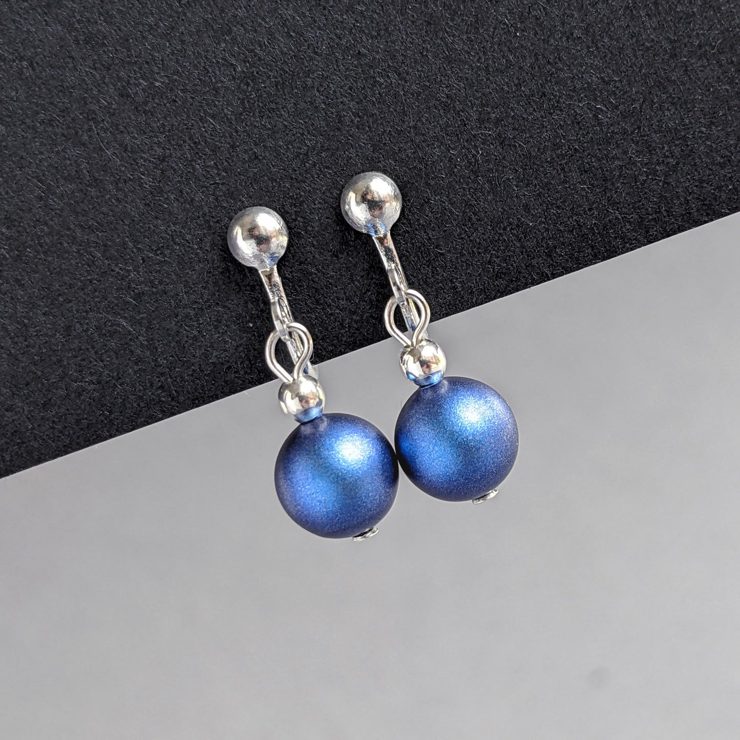 Simple Pearl Clip On Earrings - Choose Your Colour 8mm Coloured Glass Pearl Earrings with Clip Fittings - Jewellery for Non-pierced Ears