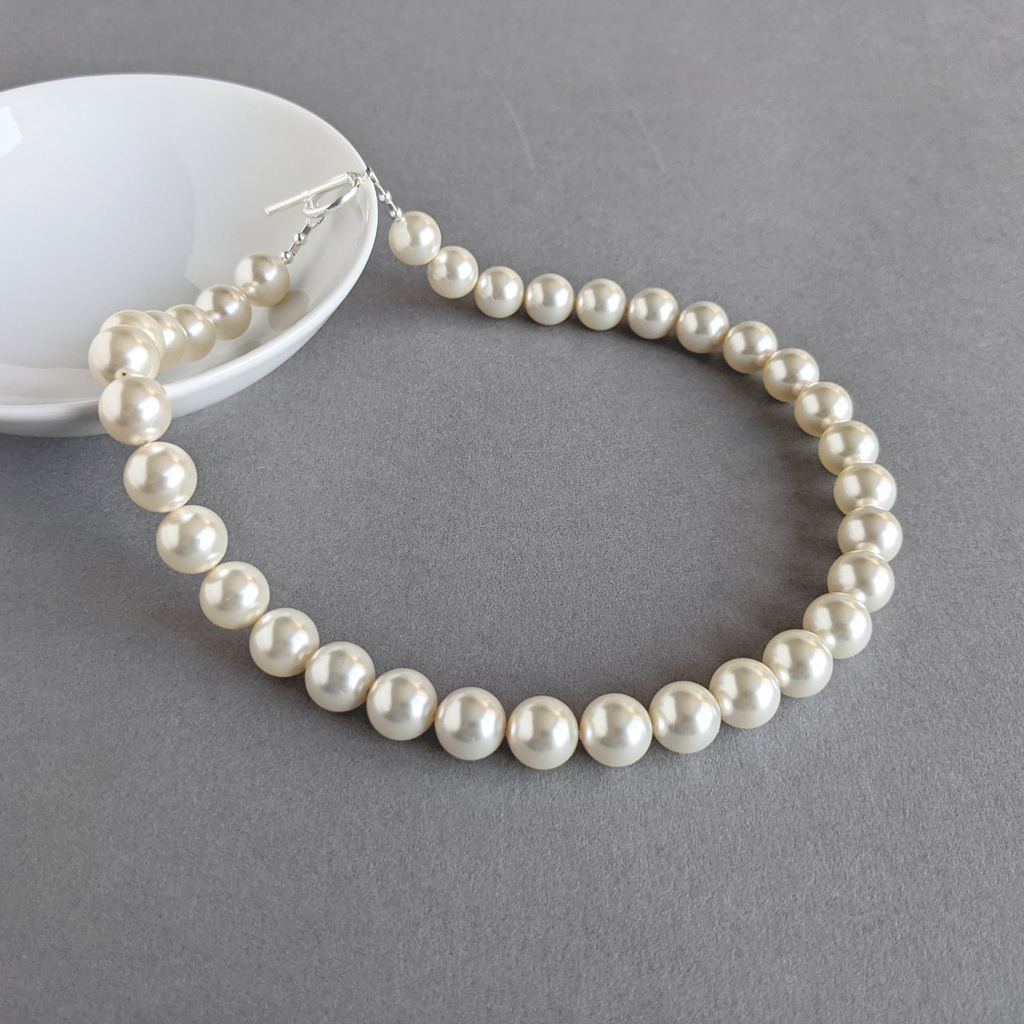 Simple cream pearl wedding necklaces
