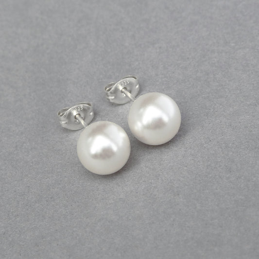 Simple round white pearl studs