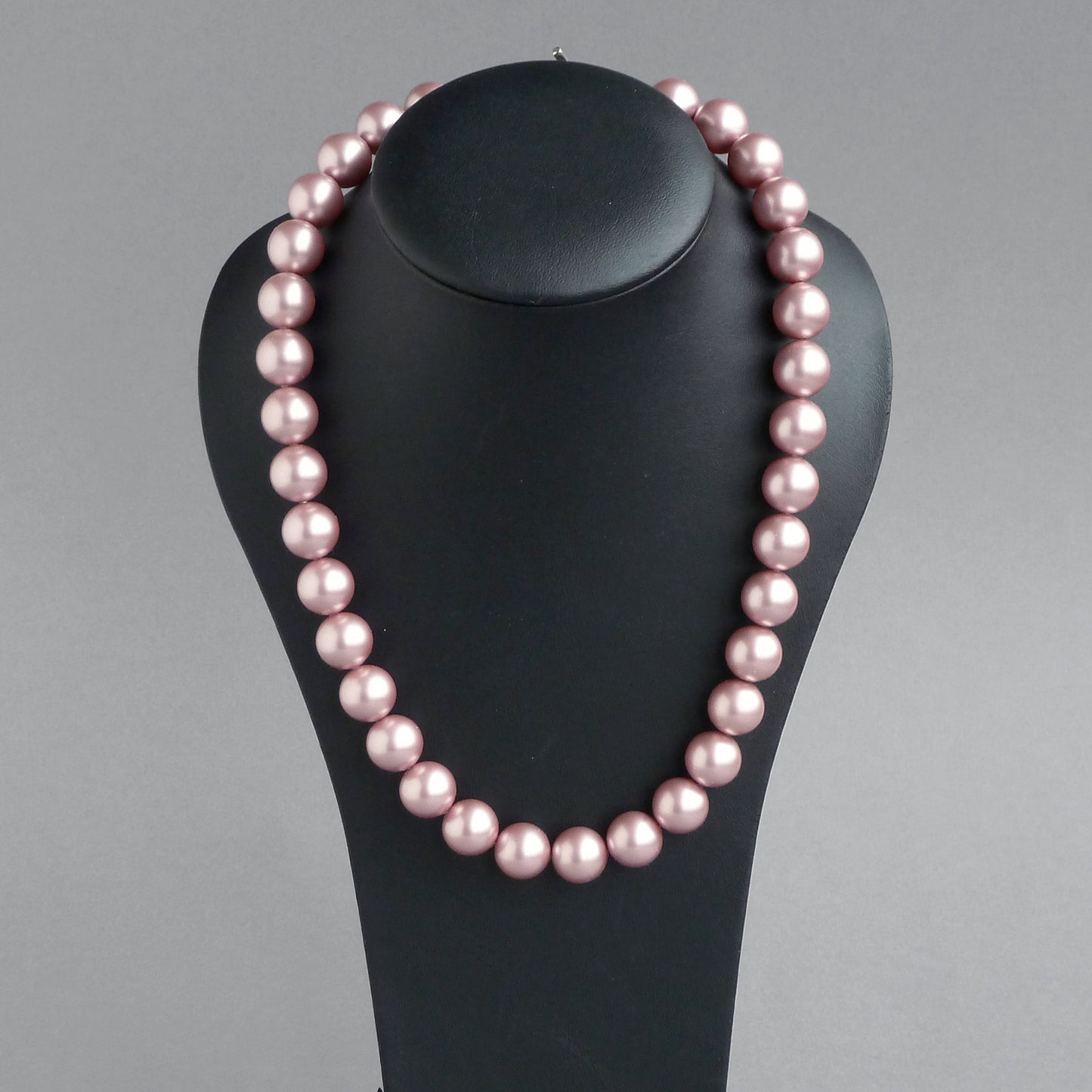 Single strand dusty pink pearl necklace