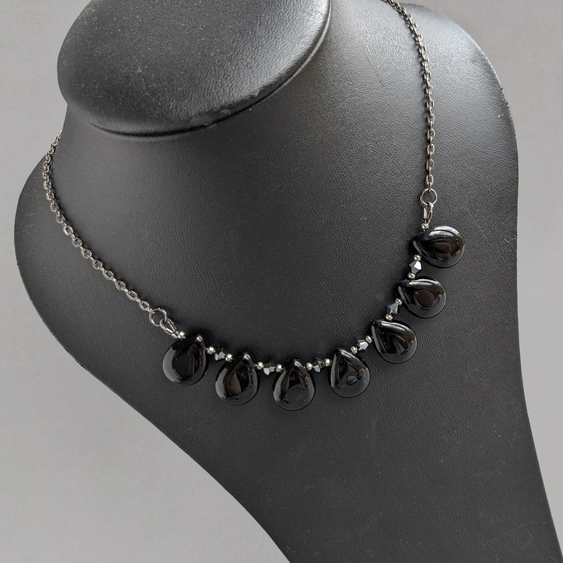 Women's black necklace