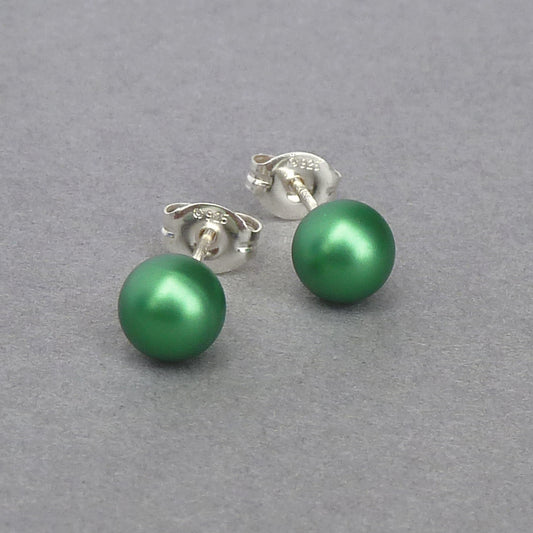 6mm emerald green stud earrings