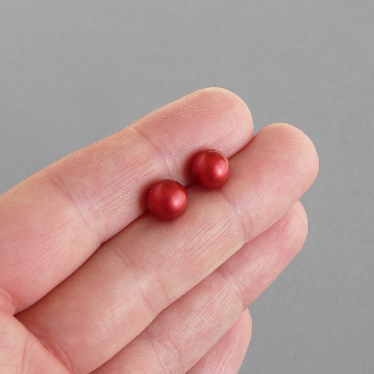 8mm Christmas red pearl studs
