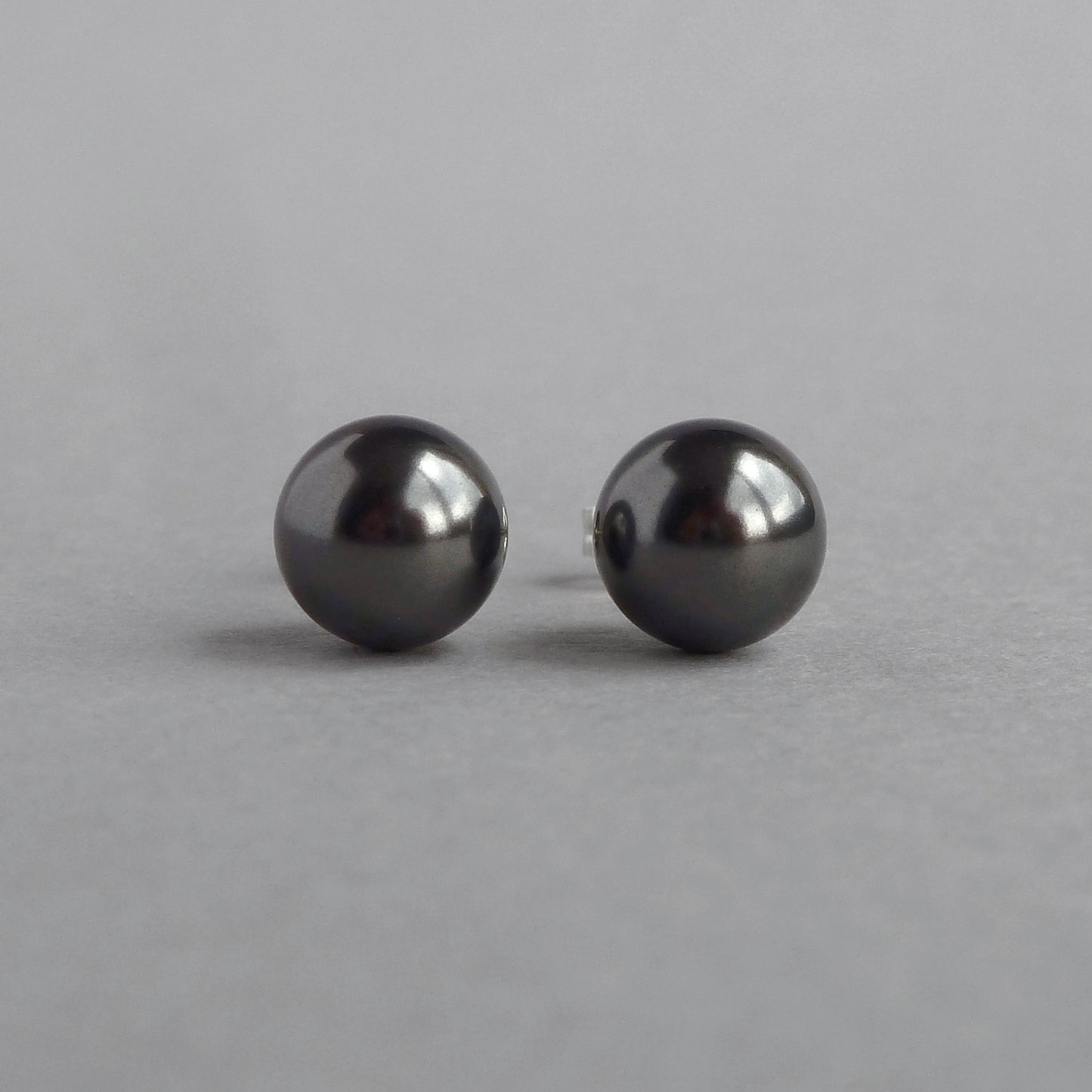 8mm black pearl stud earrings