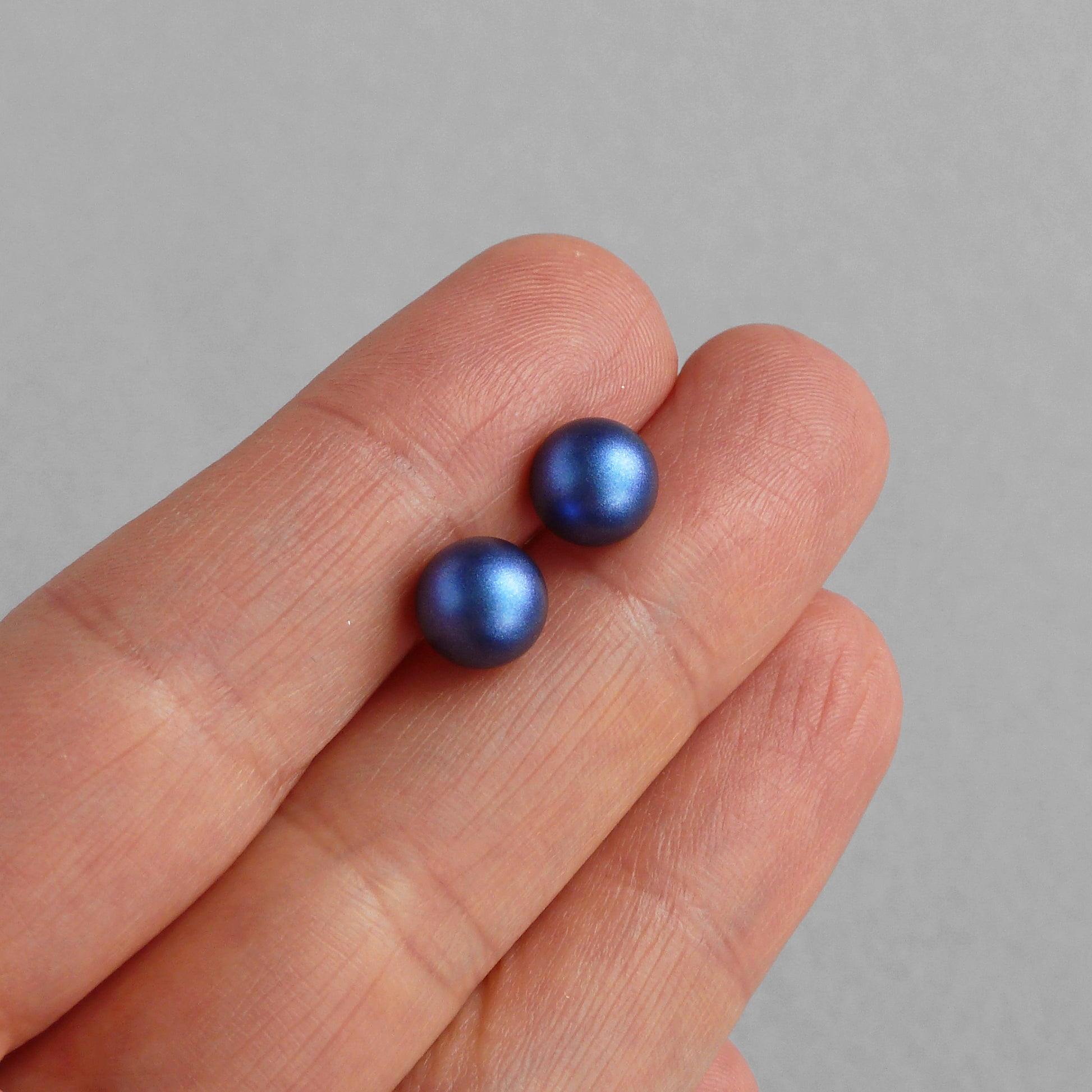 8mm dark blue pearl stud earrings
