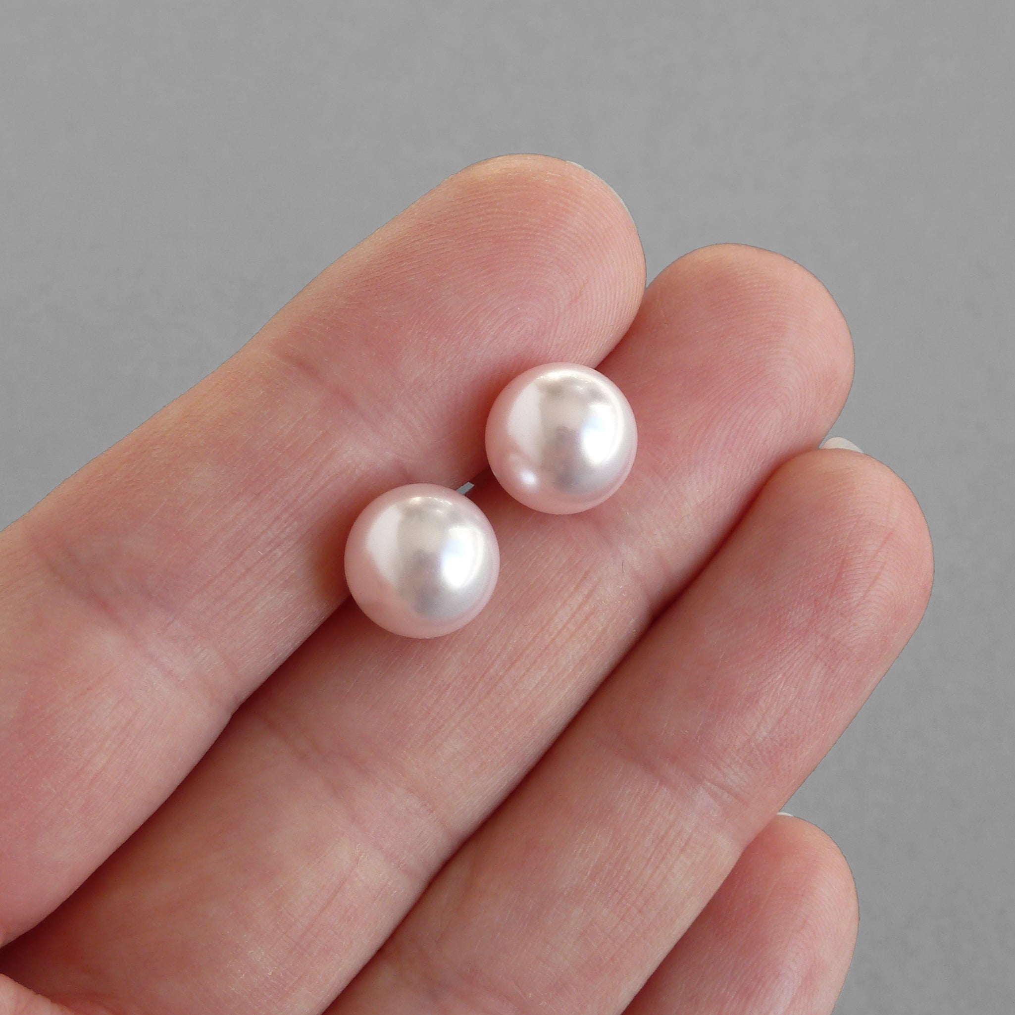 Small stud sales pearl earrings