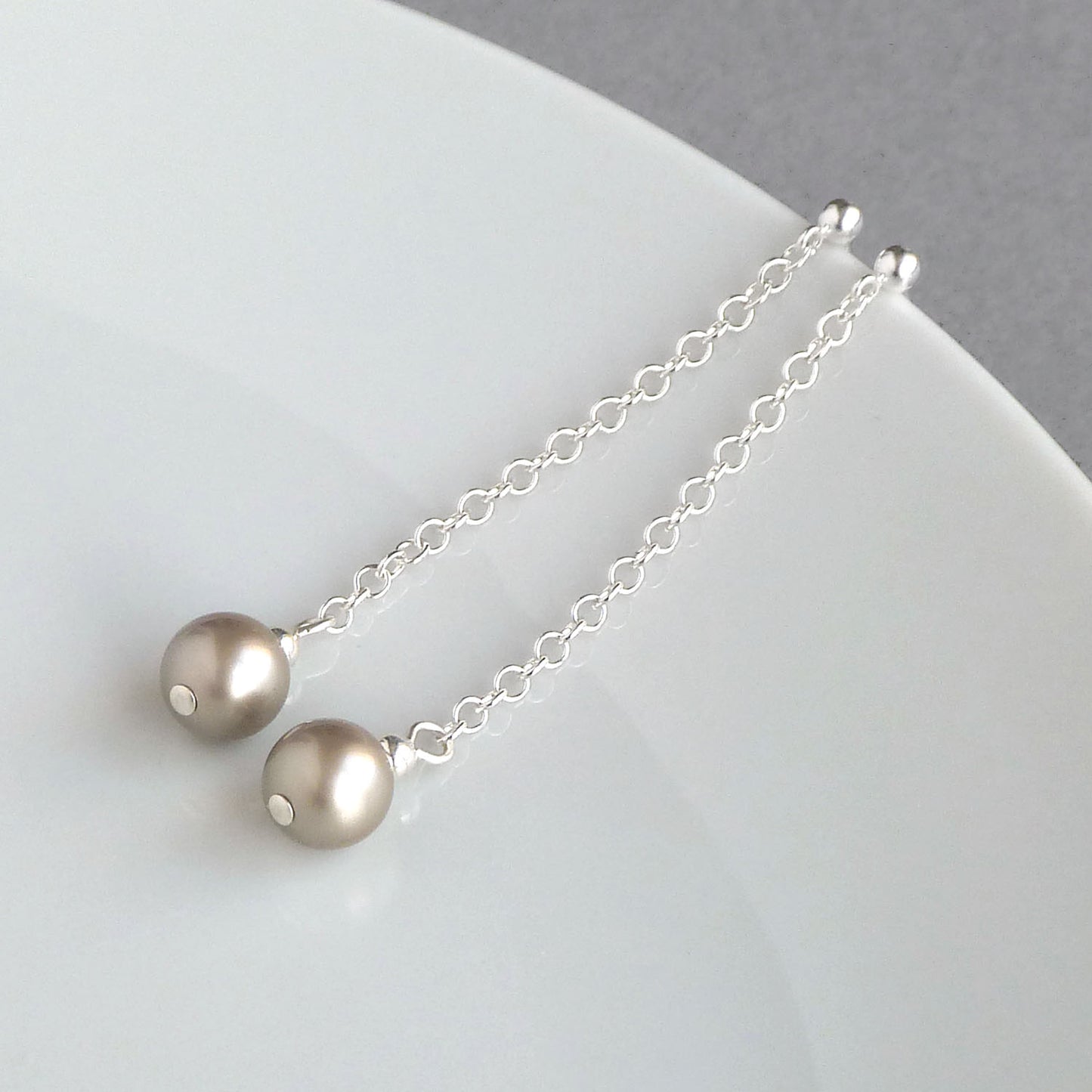 Beige pearl dangle earrings