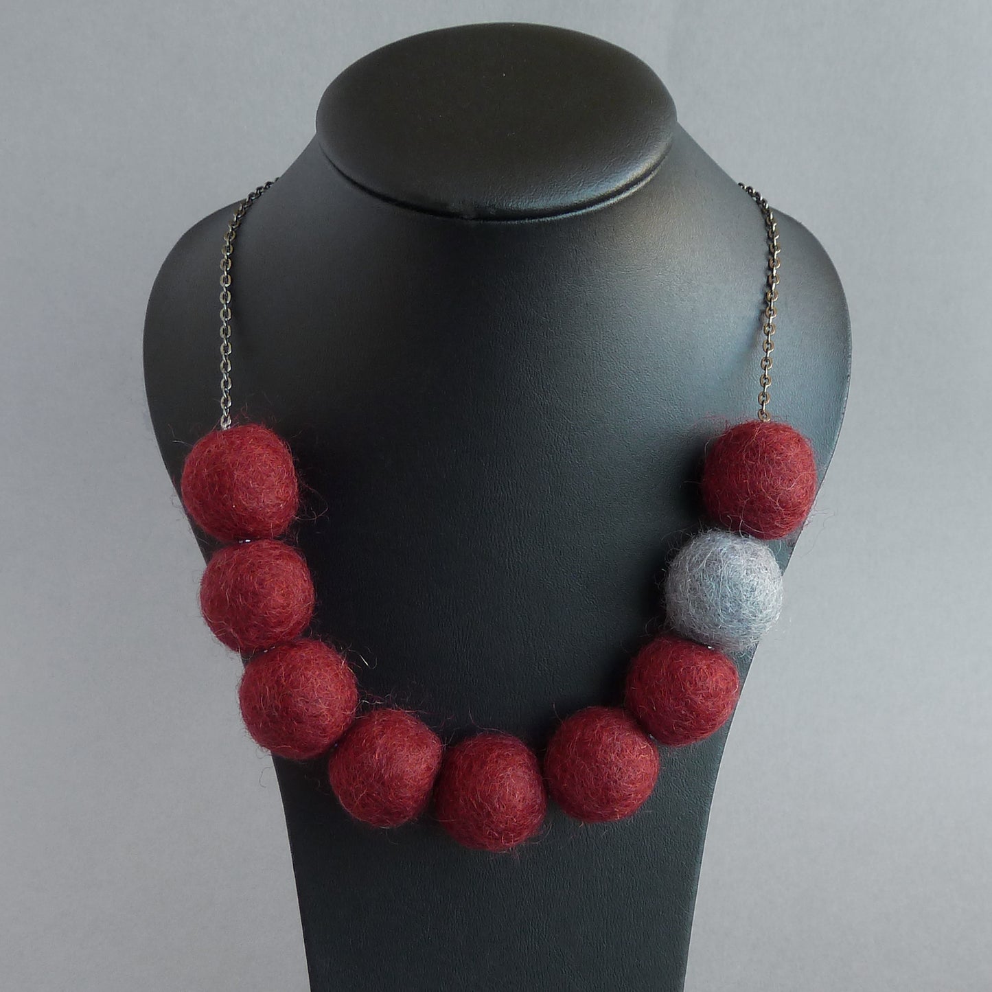 Chunky burgundy necklace