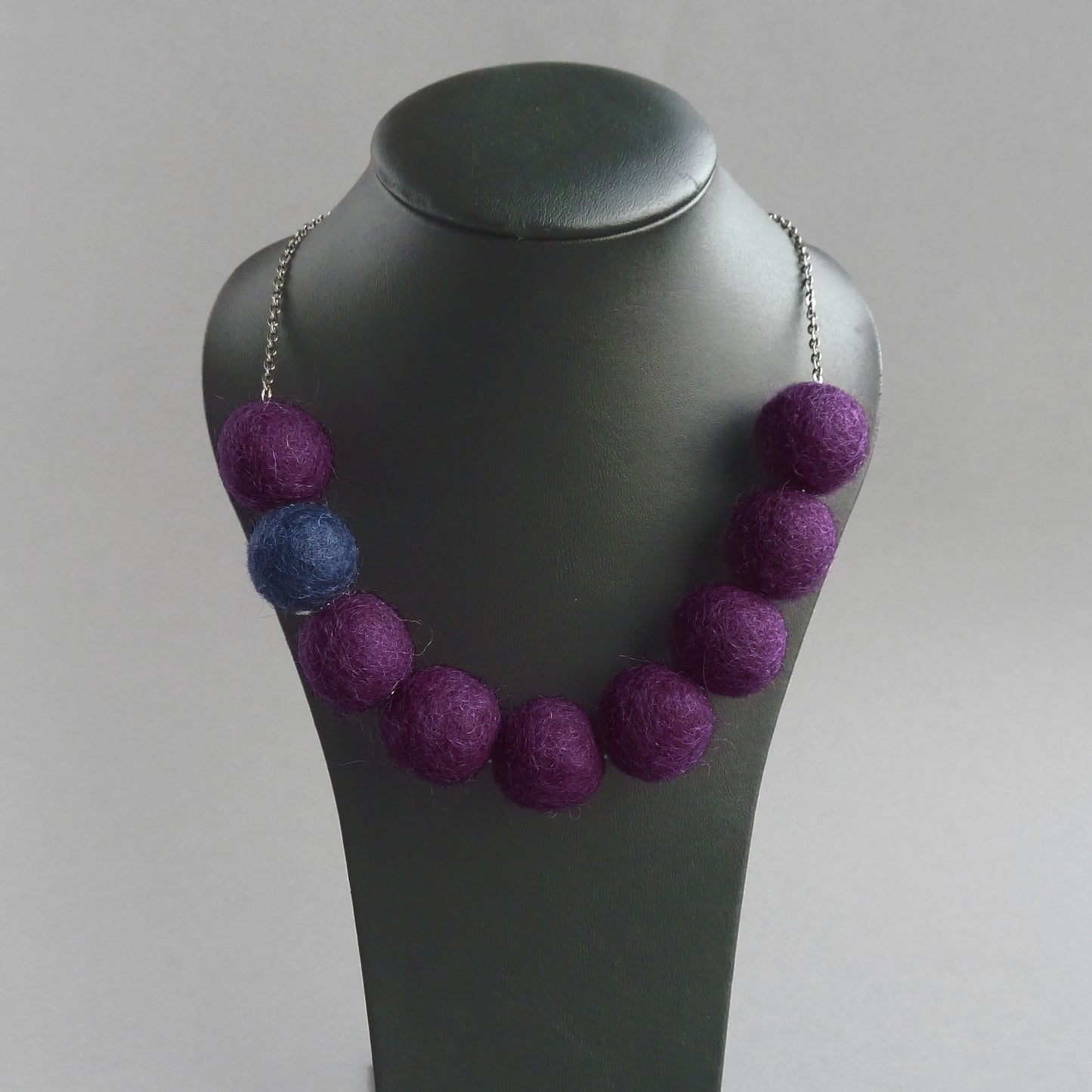 Chunky plum necklace