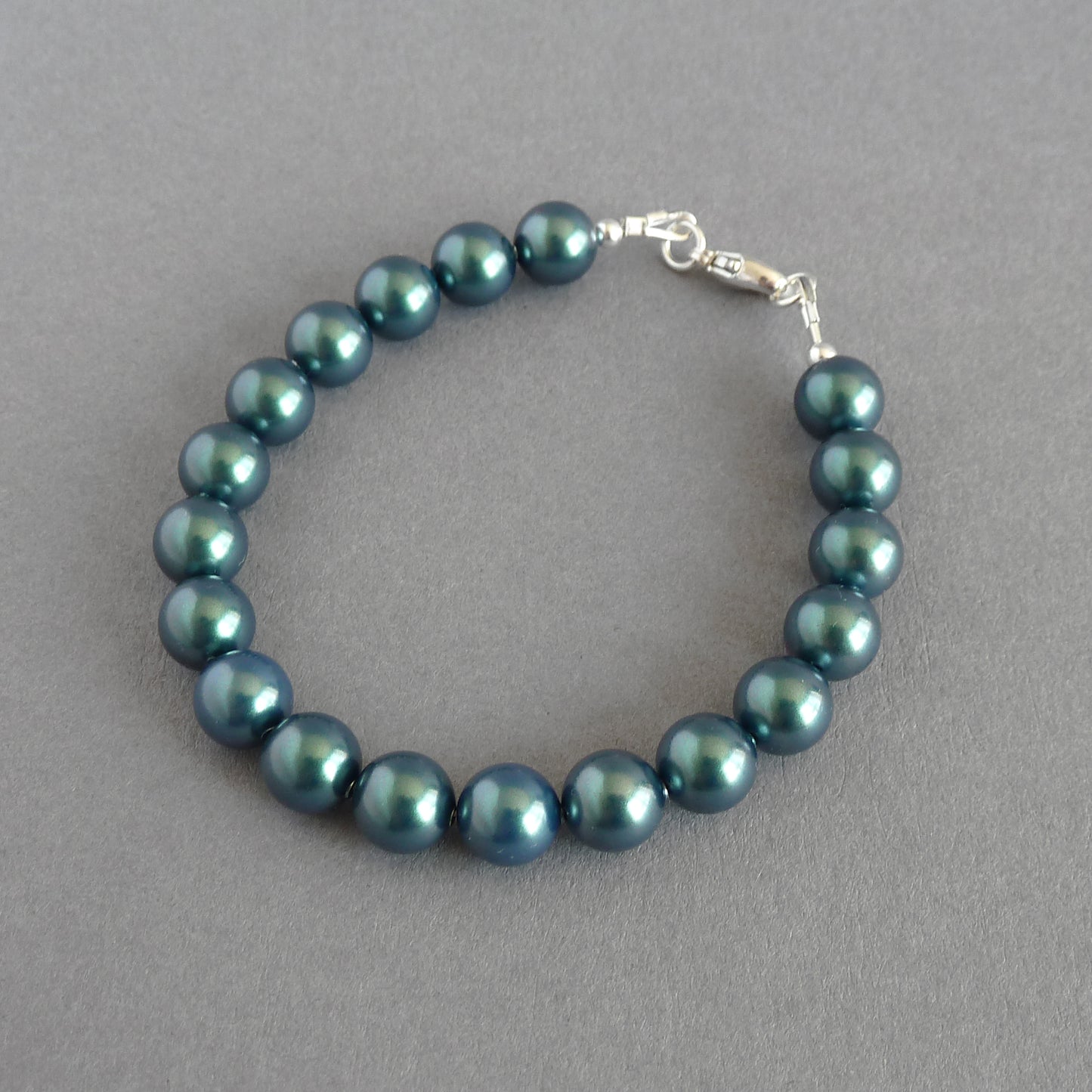 Dark green pearl bracelet