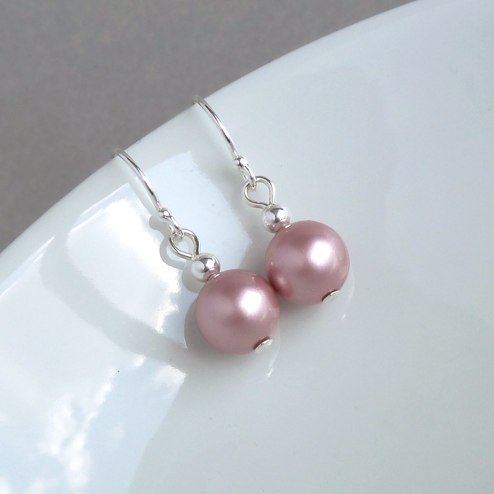 Dusty pink pearl earrings