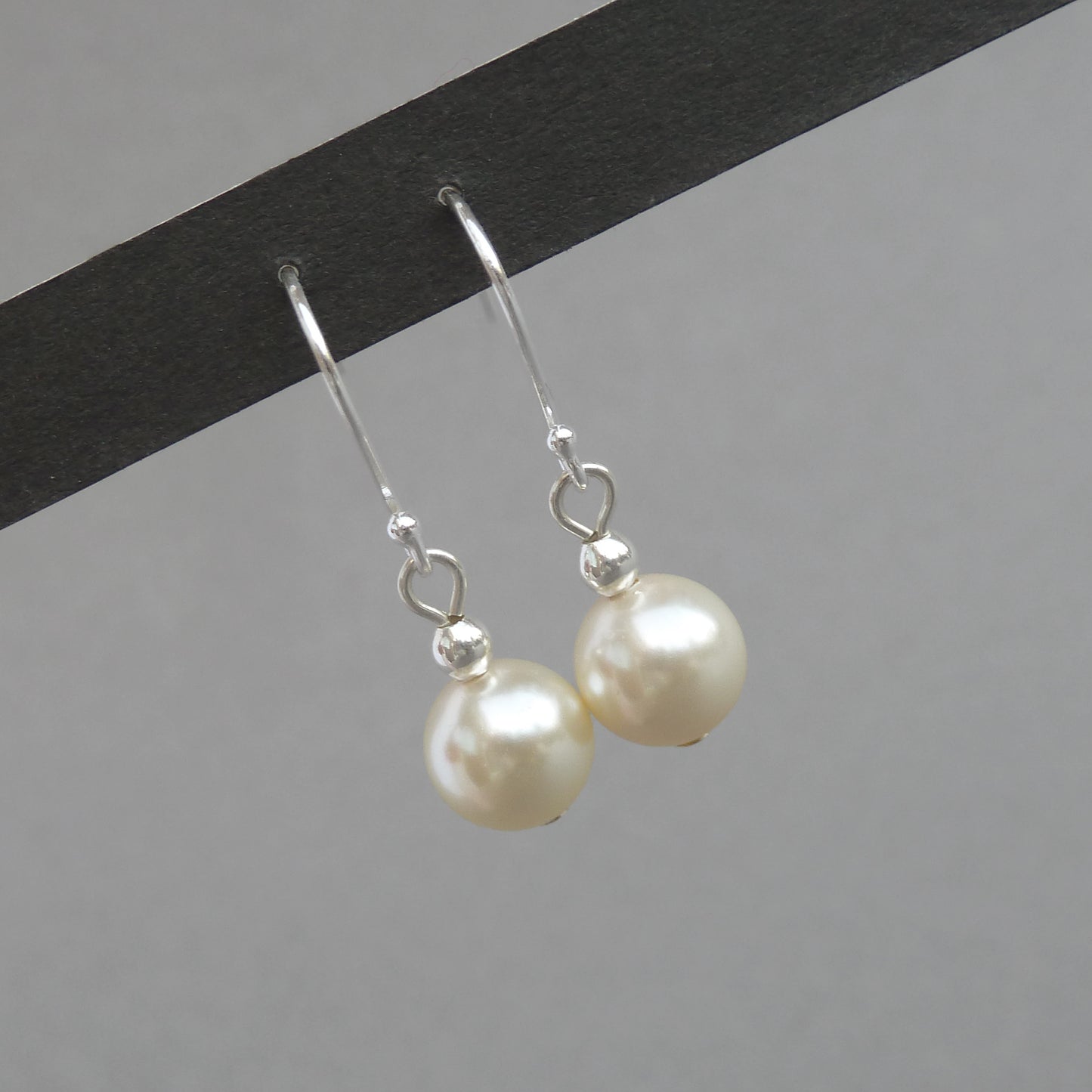 Everyday cream pearl earrings