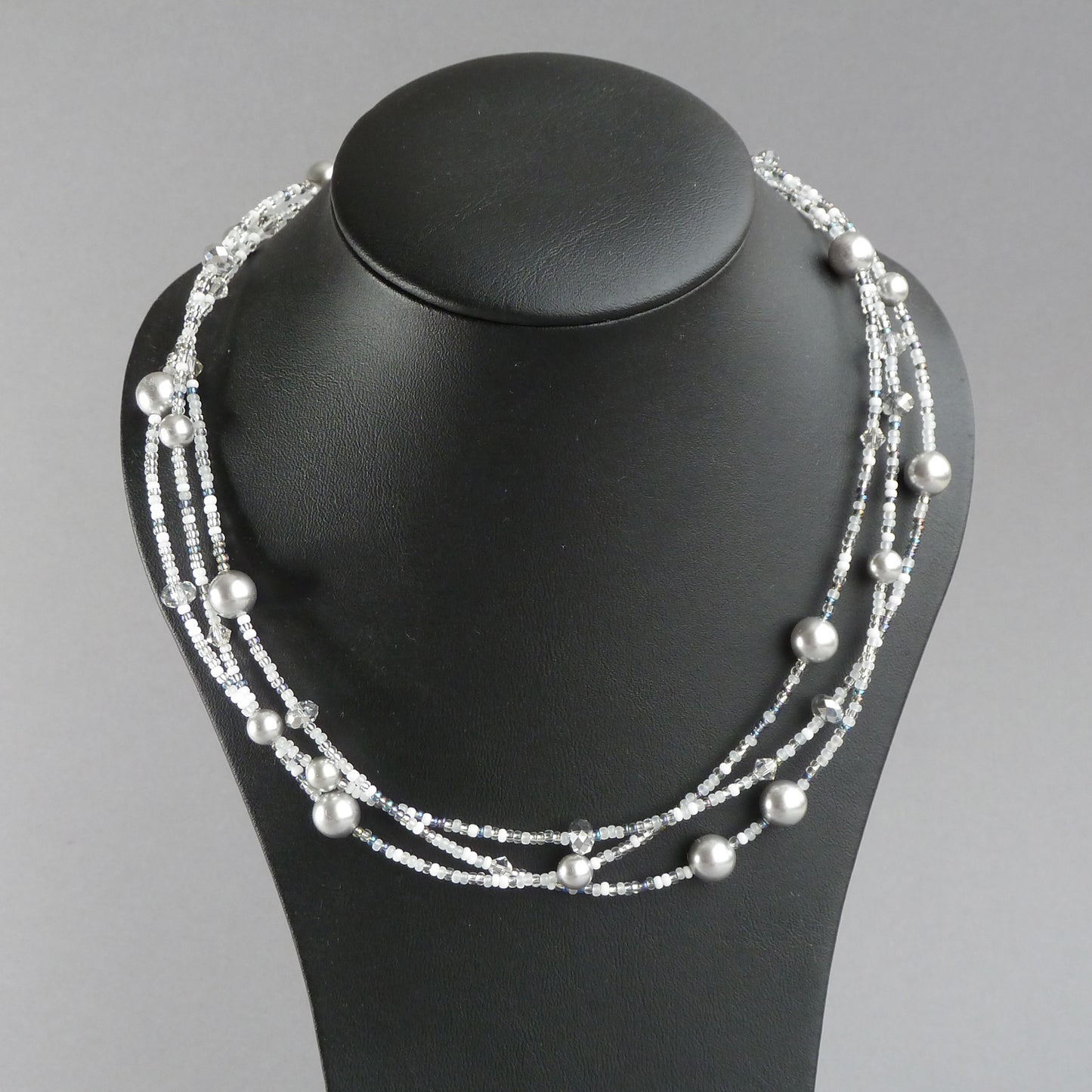 Light grey twisted necklace