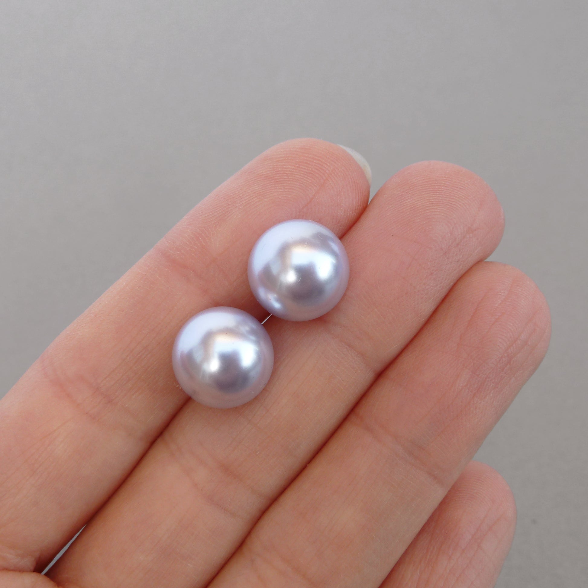 Pastel purple pearl stud earrings