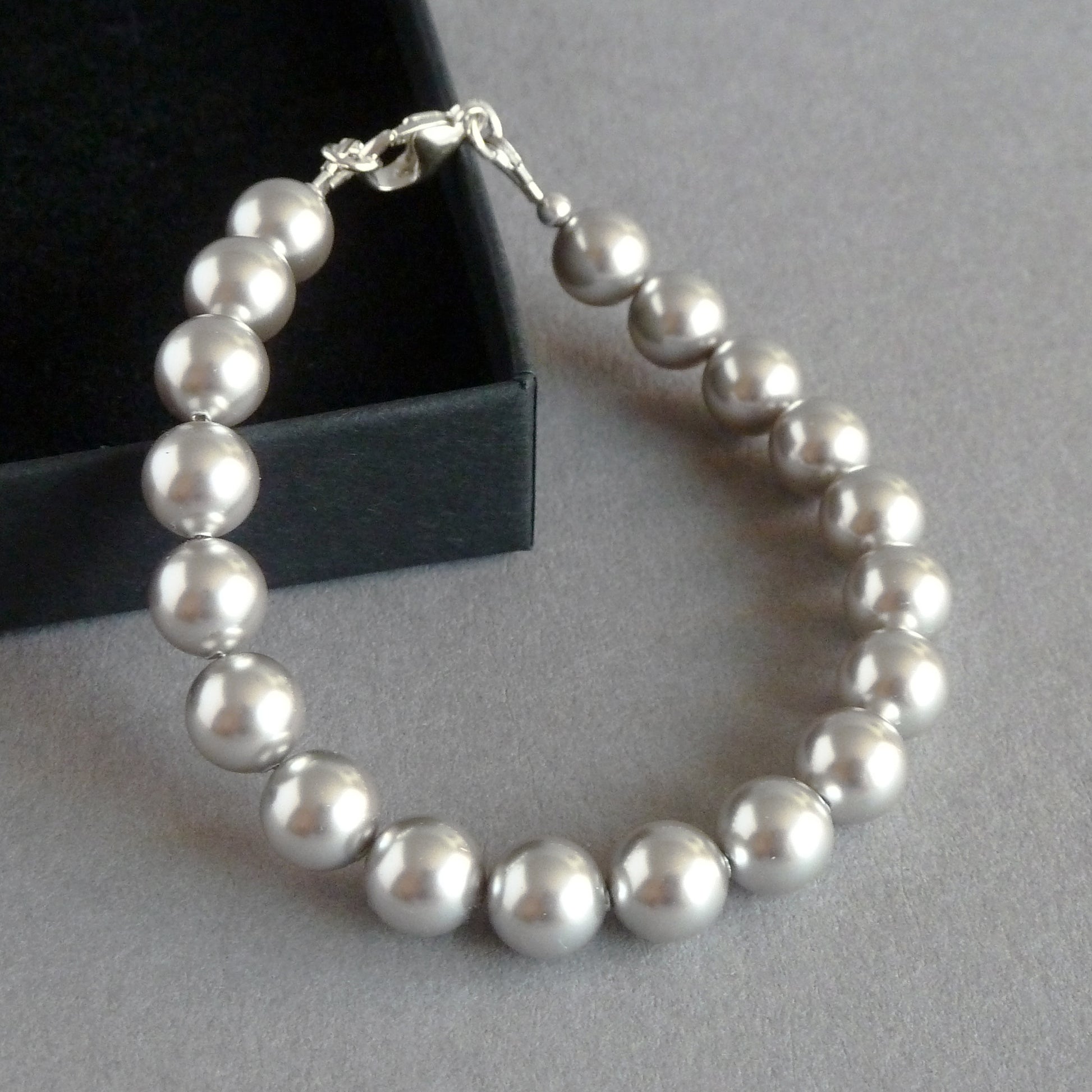 Silver grey pearl bracelet