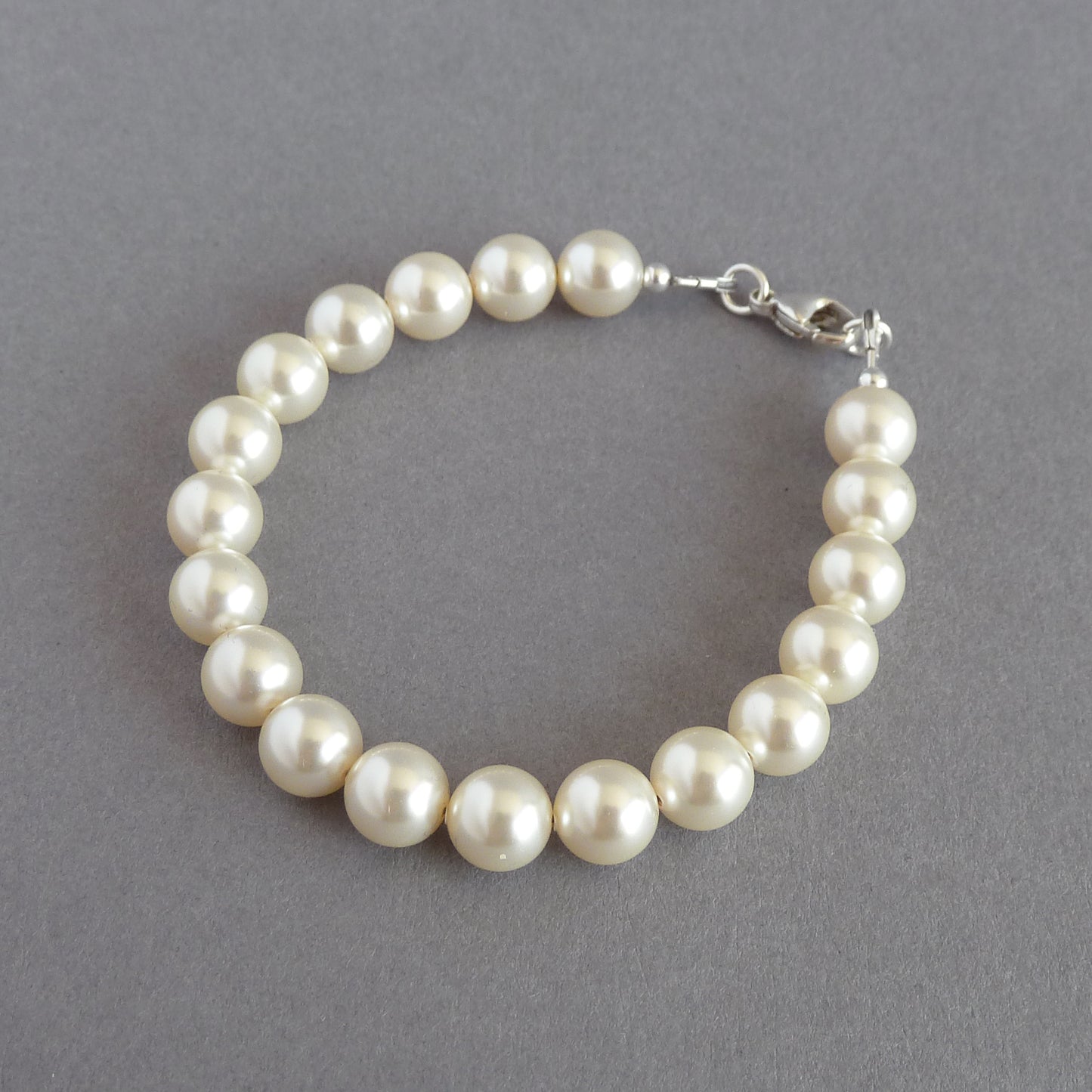 Simple cream pearl bracelet