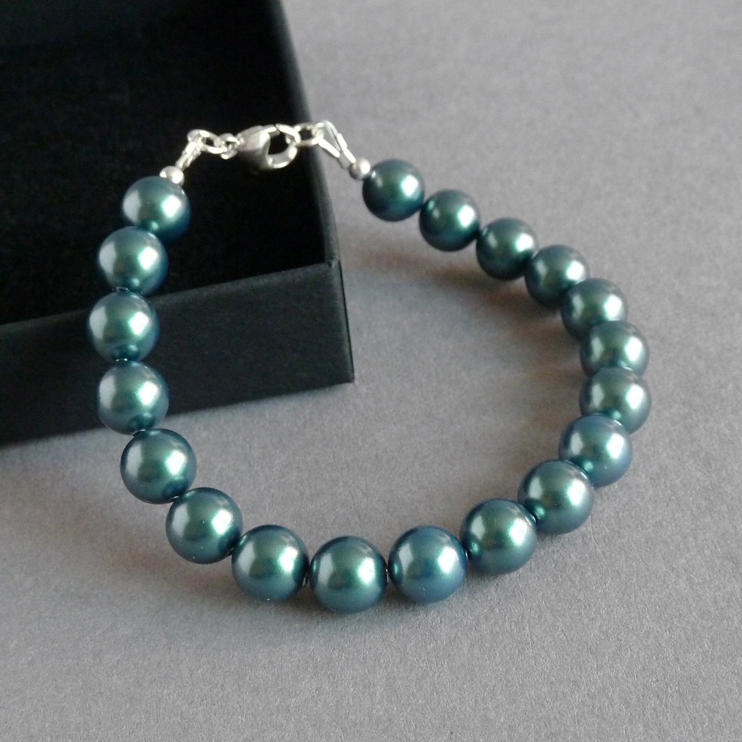 Simple teal pearl bracelet