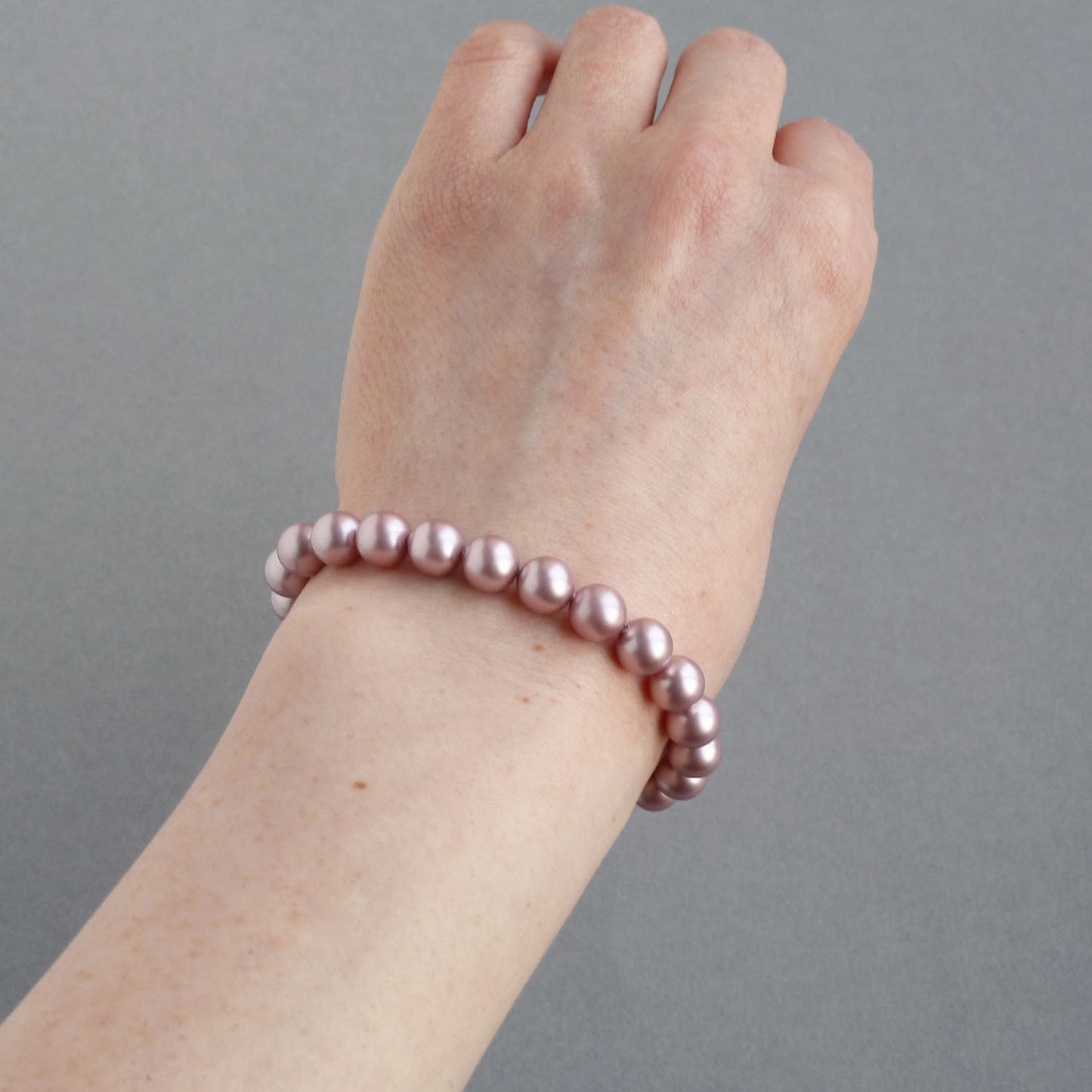 Single strand dusky pink pearl bracelet