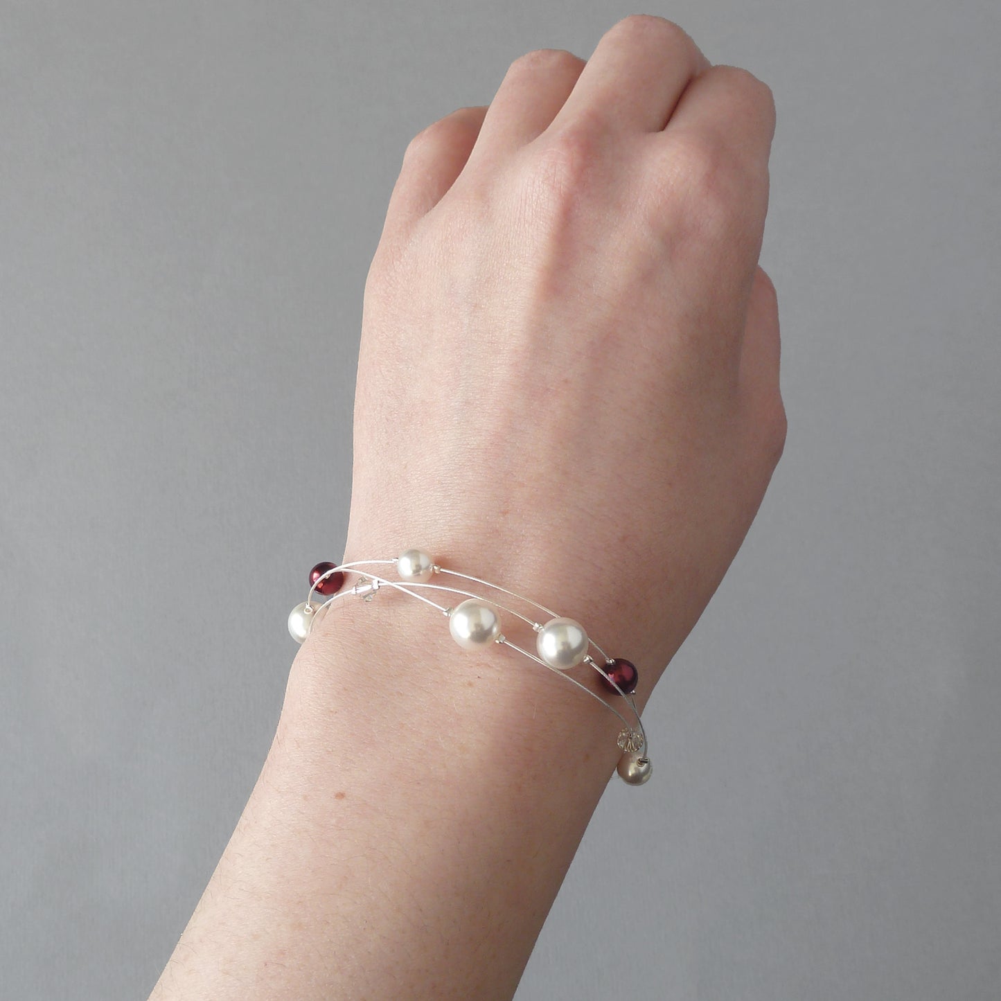 White and dark red pearl bracelet